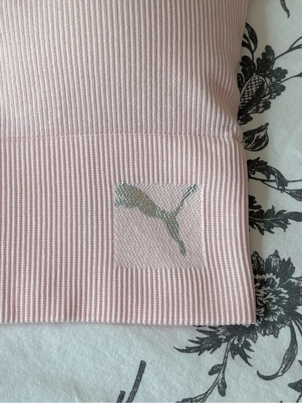 LIKE NEW! Puma Seamless Ribbed Sports Bra - Picture 3 of 6